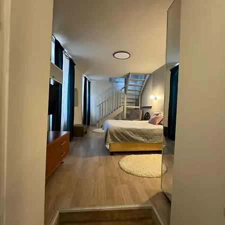 Central Stay Brasov Брашов